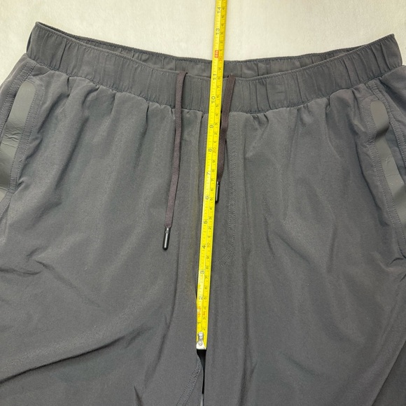 Lululemon Shorts Men’s Size XL Black Hybrid Swim Gym Lined 8.5” Inseam Athletic - Picture 9 of 9